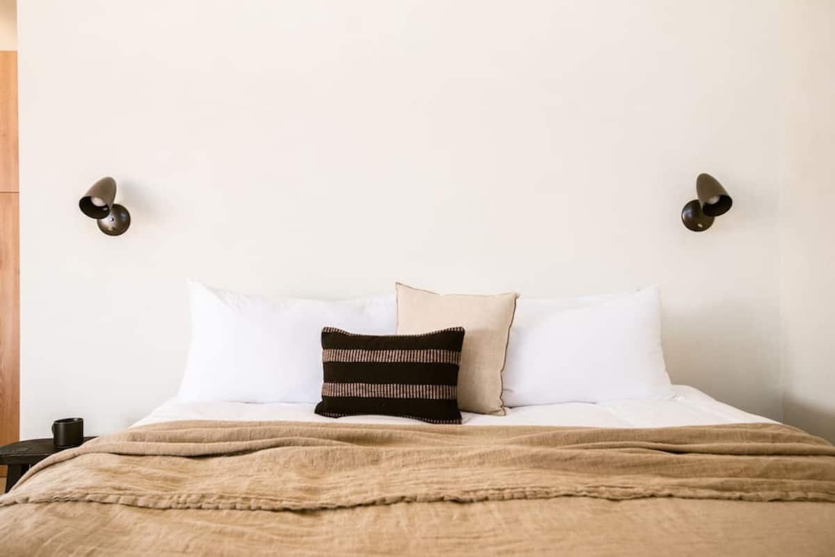 Escape to a romantic bungalow in Joshua Tree in Joshua Tree, CA