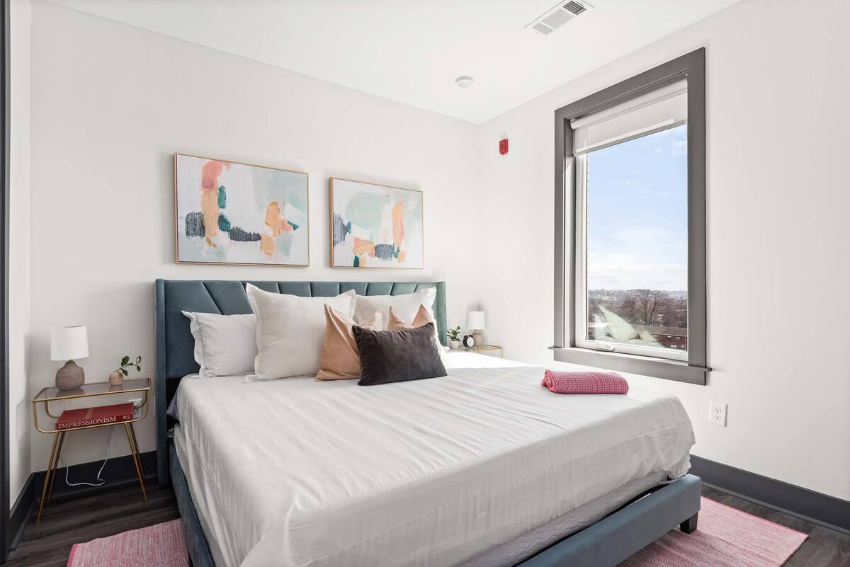 Stylish and Serene Bedroom for Ultimate Comfort