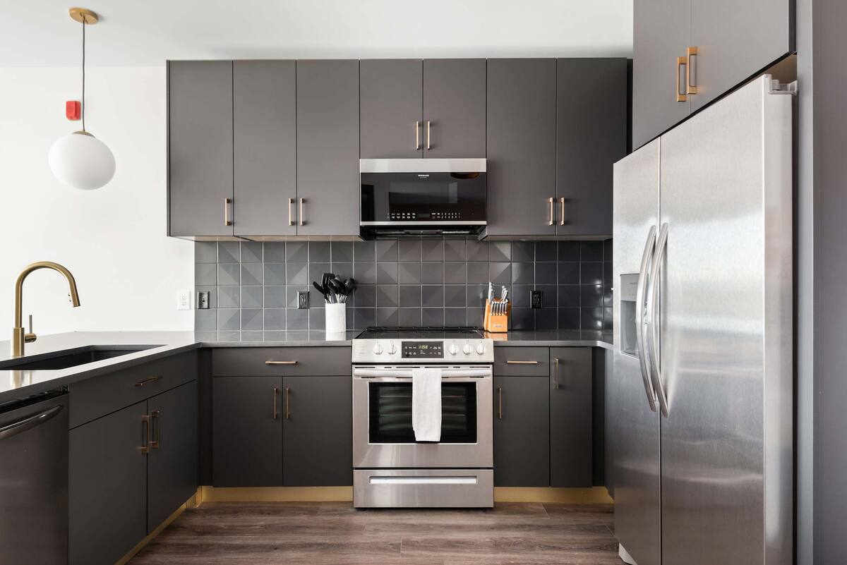 Fully Stocked Kitchen with Modern Appliances and Ample Storage

