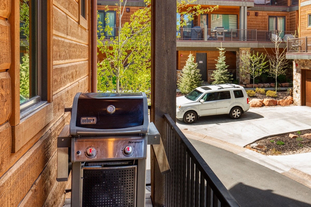 Walk to Frostwood Gondola  & Canyons Village Access | Abode at Juniper Landing image 26