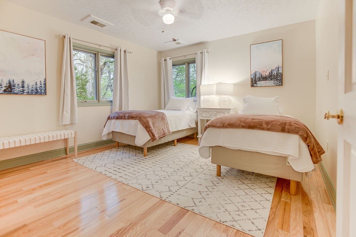 Bedroom 4 - Two Twin Beds