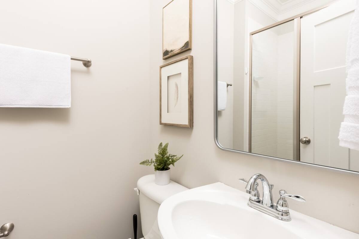 Full Bathroom