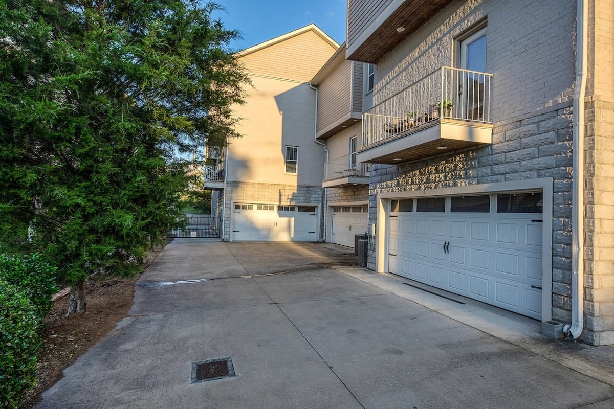 Private garage and driveway for secure, hassle-free parking