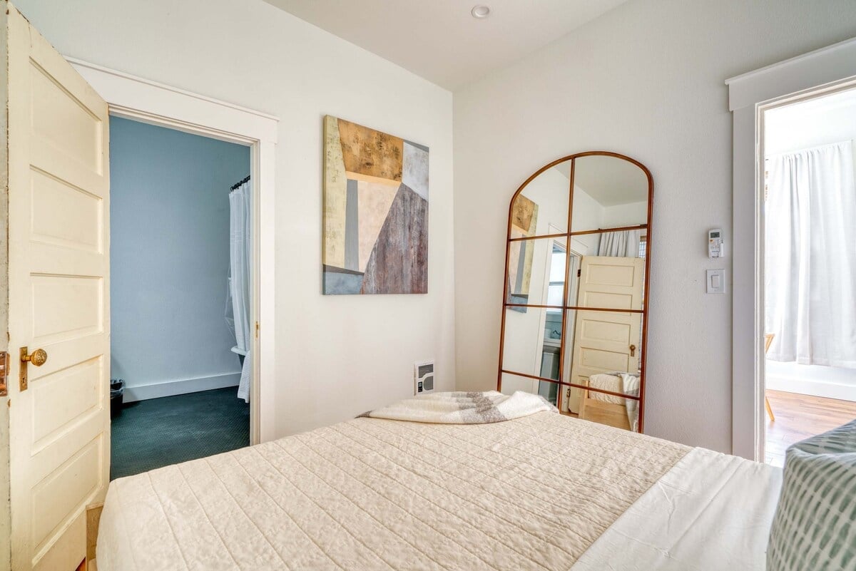 1BR • Fast WiFi • Walk to Dining & Breweries image 7