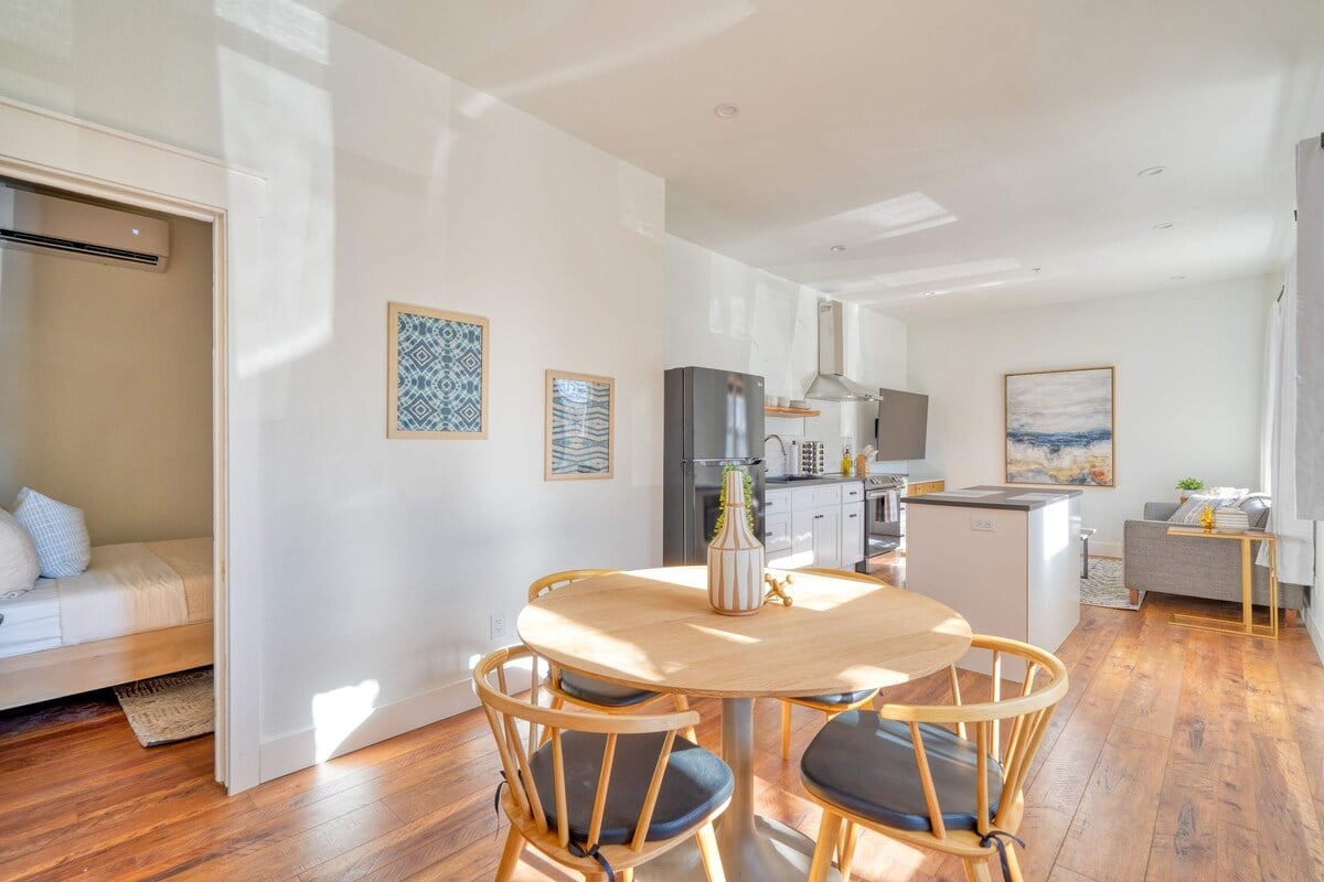 1BR • Fast WiFi • Walk to Dining & Breweries image 8