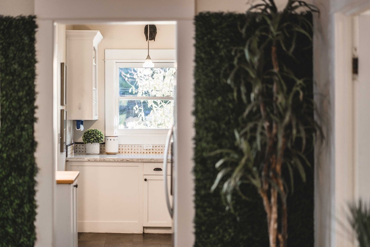 Everything You Need in Our Full Kitchen. Ideal for Preparing Delicious Meals!