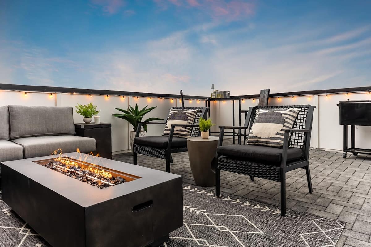 The rooftop is perfect for a Nashville night