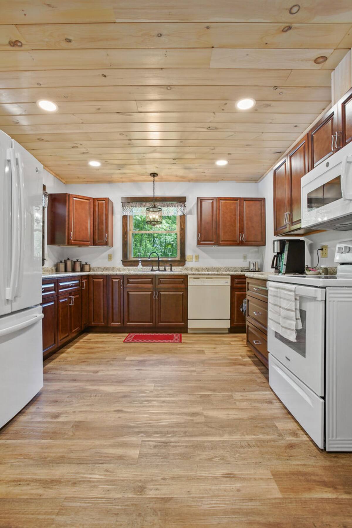 This fully-stocked kitchen has everything you need, sure to thrill the chef in your group! With top-notch amenities and ample space, it’s the perfect spot to cook up something amazing.