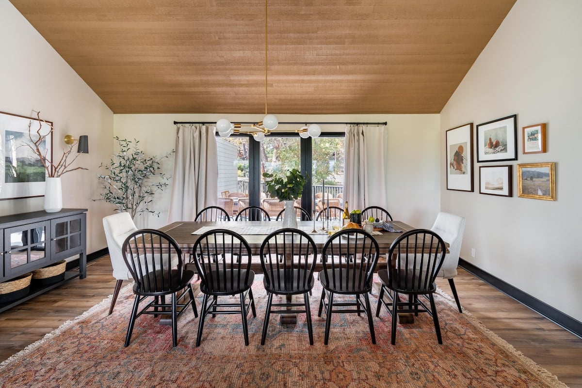 Dining room.