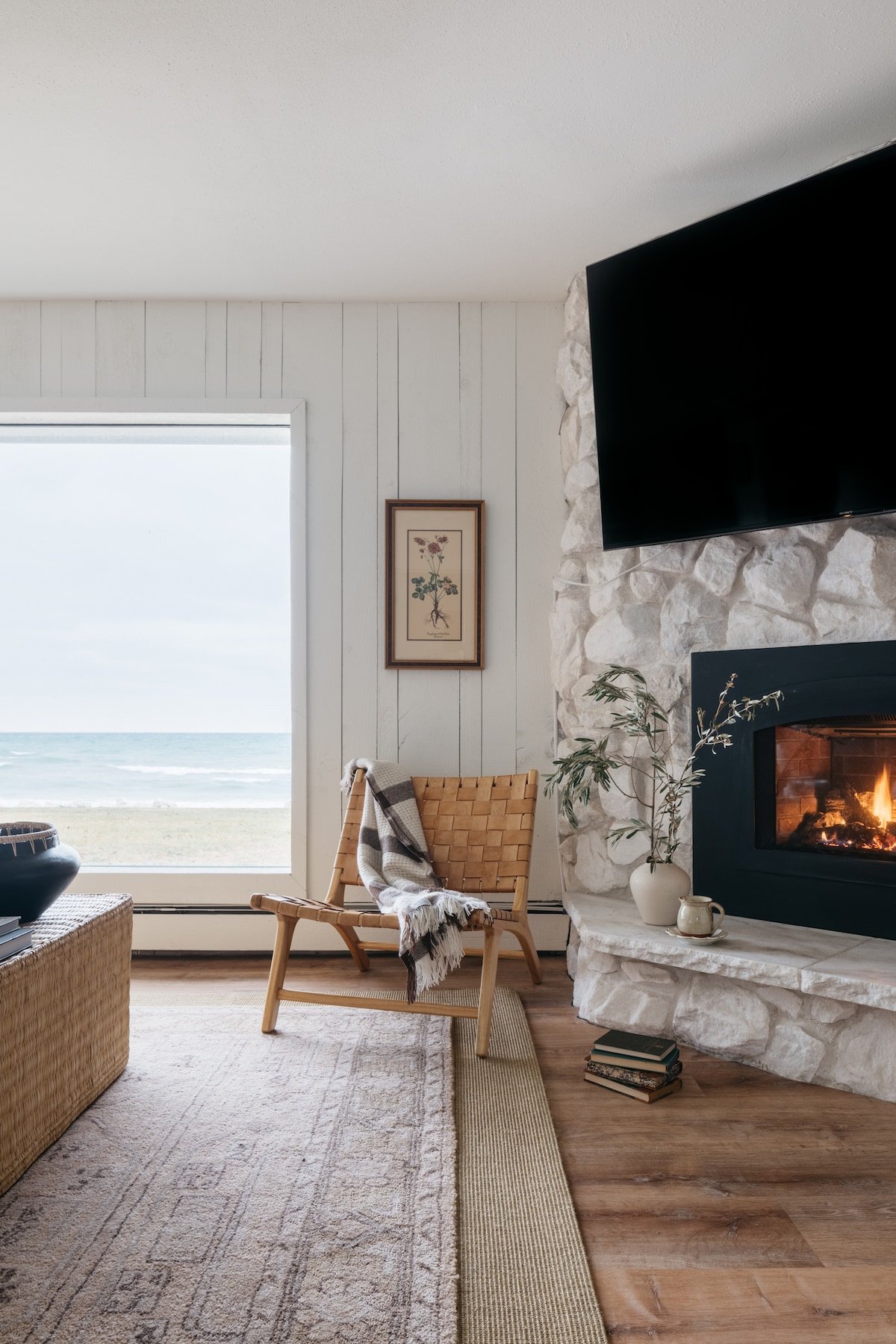 Living room SmartTV with access to Netflix, Disney+, Amazon Prime and other streaming channels. 