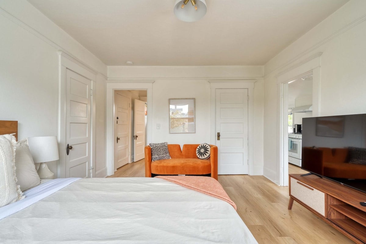 Modern Studio - Sullivan’s Gulch - Walkable Stay image 6