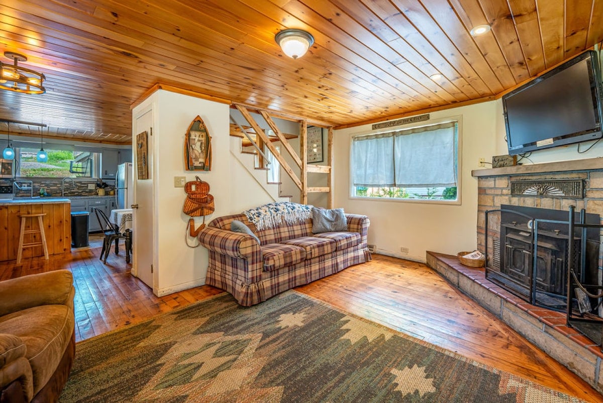 This welcoming and comfortable living room features a sofa, 2 recliners, tv and fireplace (nonfunctional). The perfect mix for an incredible getaway!