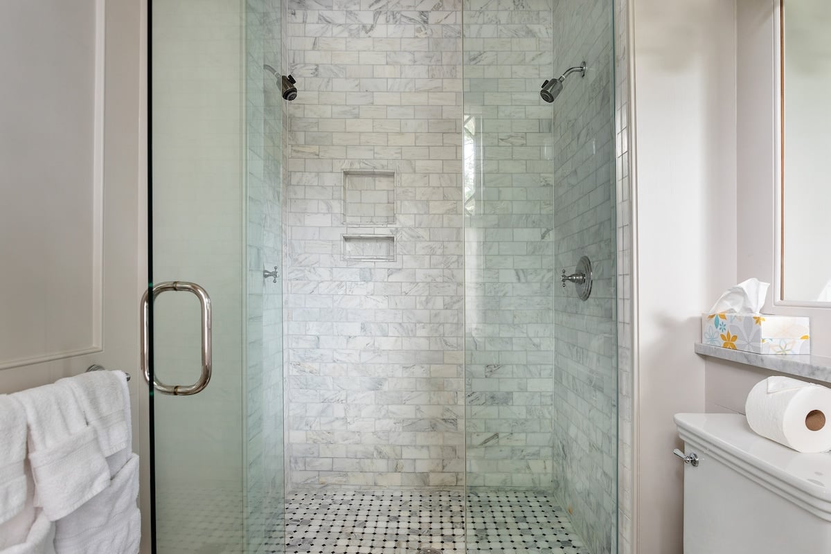 Rutledge Avenue Inn (Suite B) | Downtown Luxury image 17