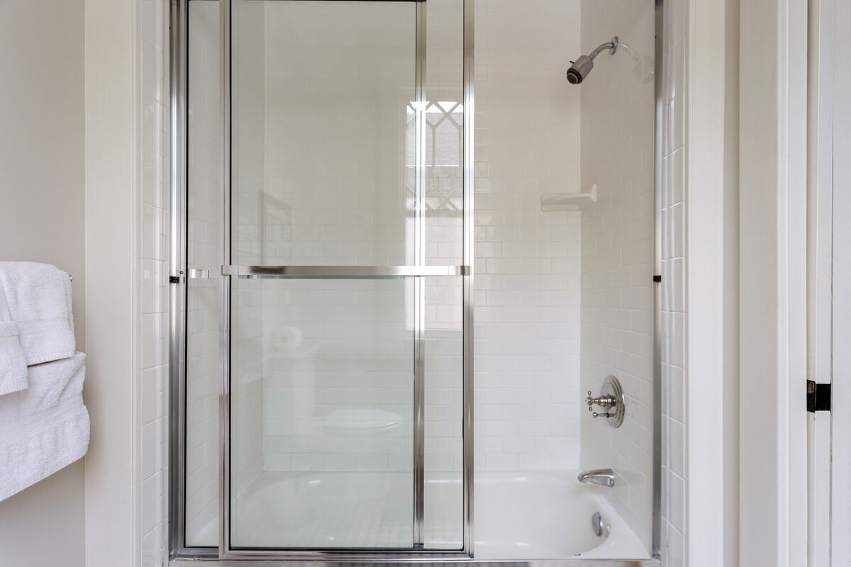 Rutledge Avenue Inn (Suite B) | Downtown Luxury image 22