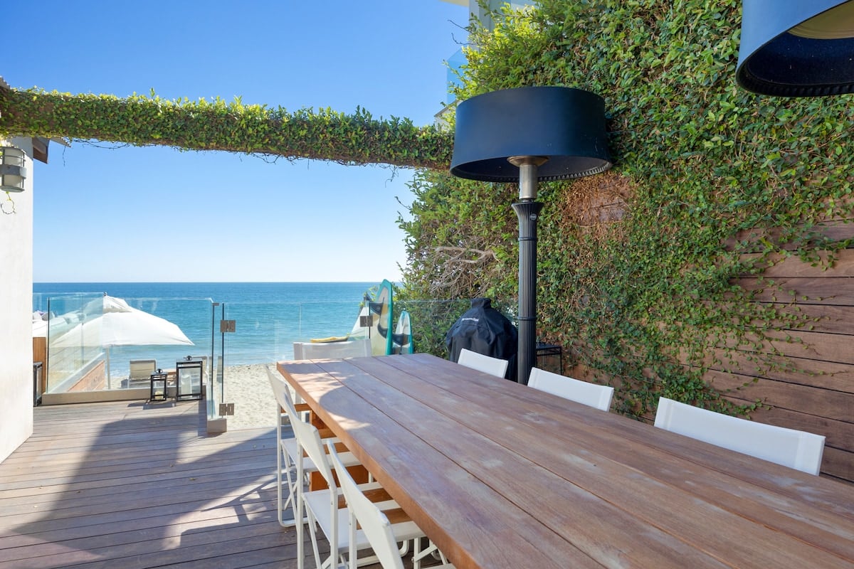 Alfresco dining table with a Nobu style heat lamp.