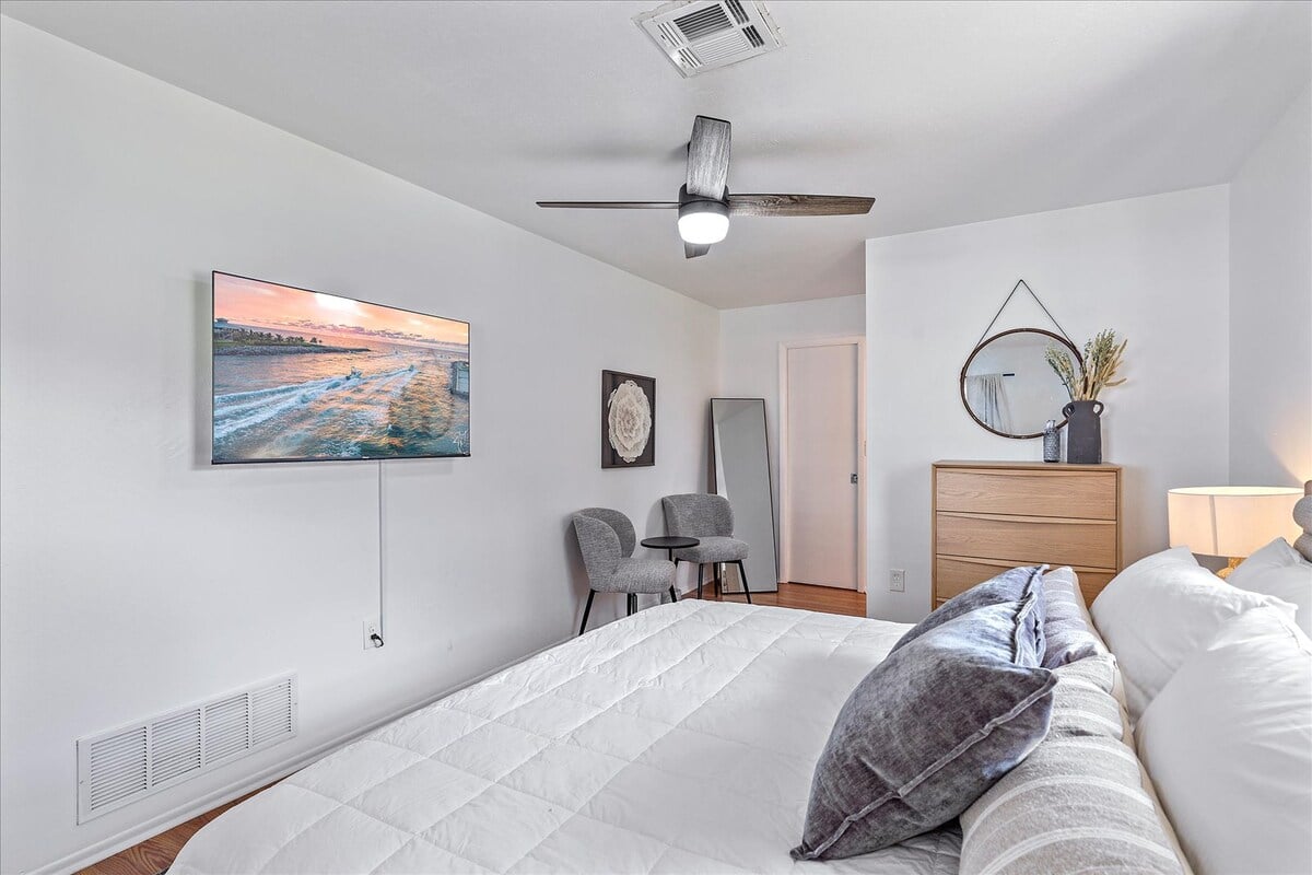 Bedroom 1 - King Bed