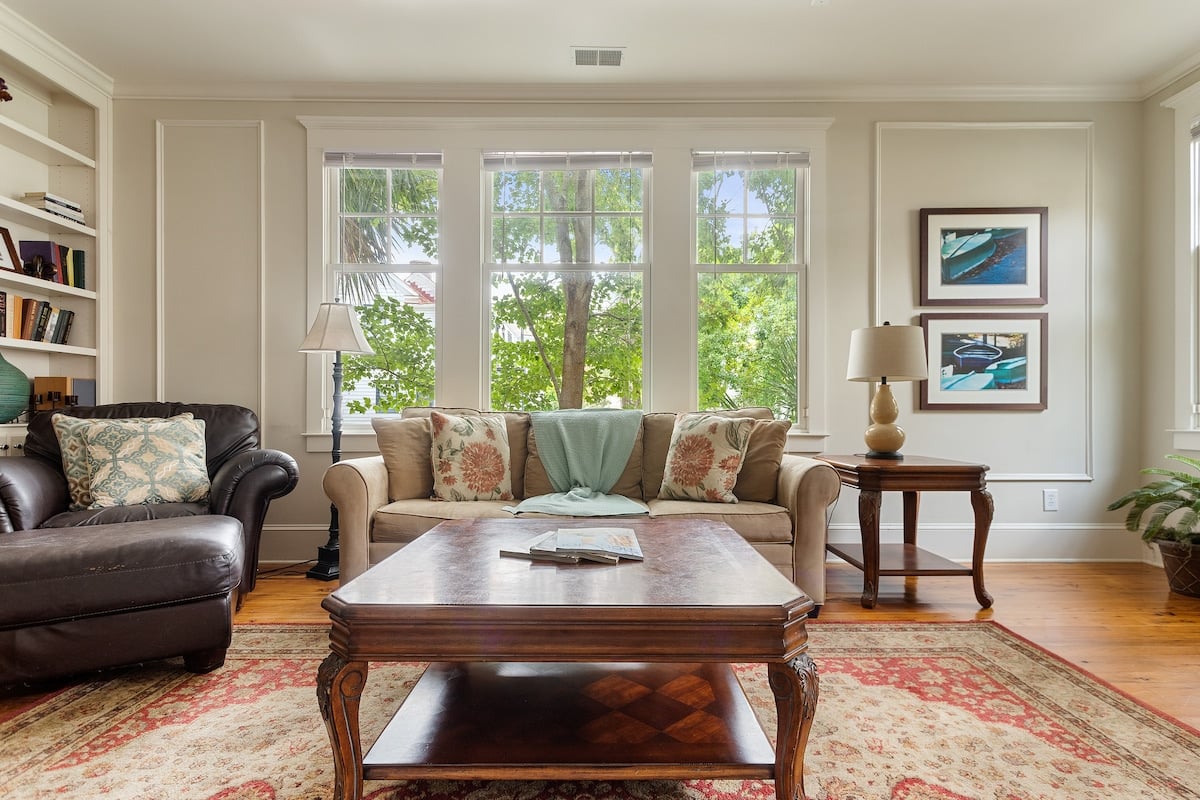 The Rainbow Cottage | Downtown Luxury image 8