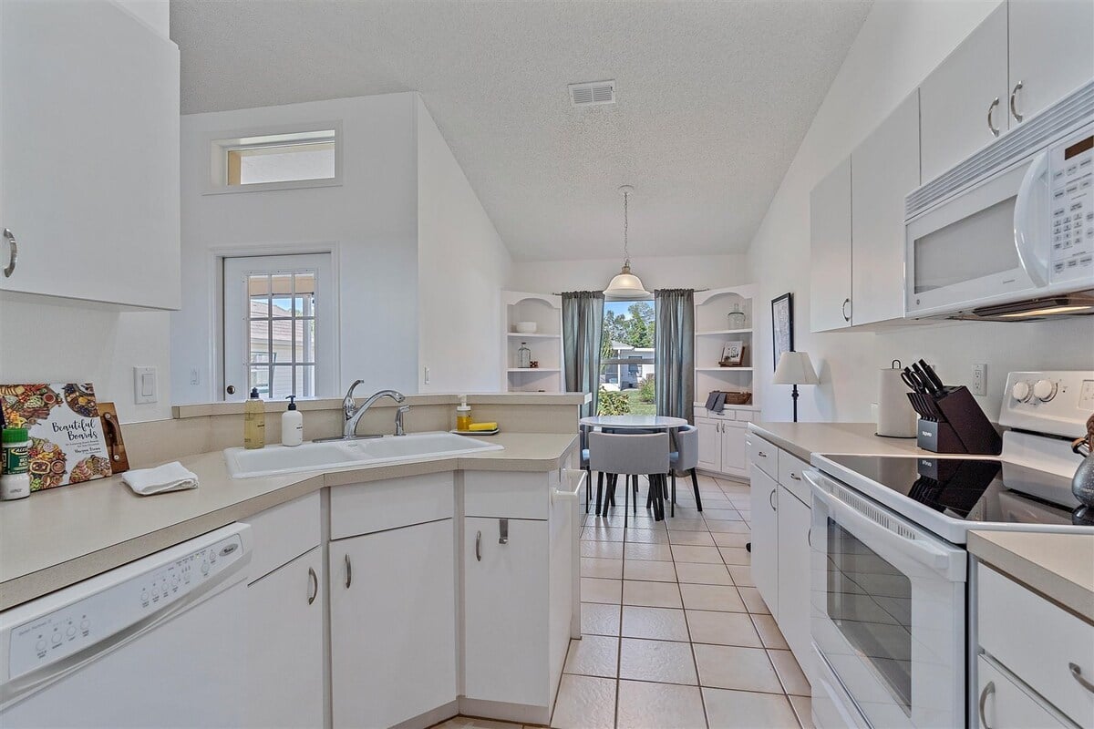 We love these high ceilings and natural light!
