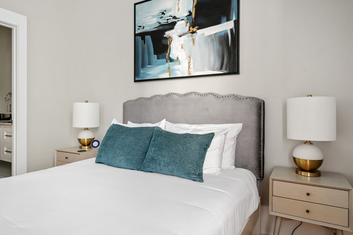 Apollo | Luxurious Escape in Downtown Charleston image 25