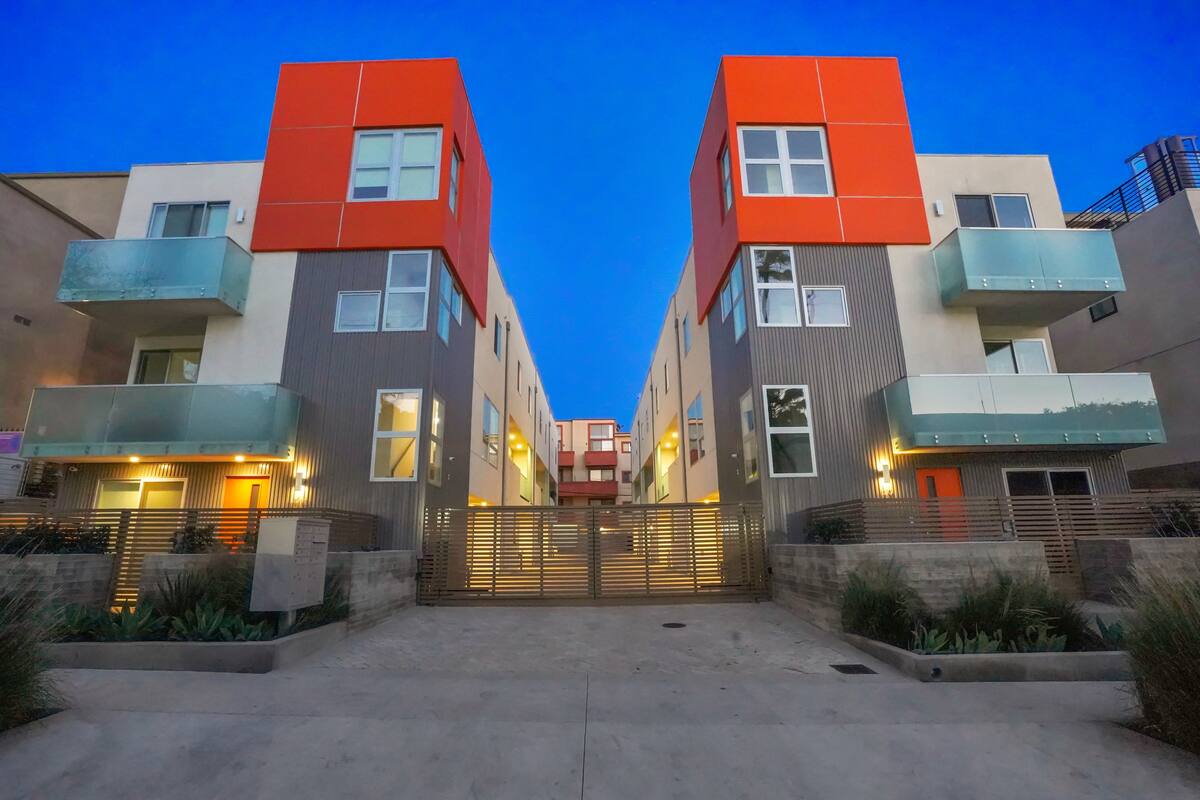 Experience the pulse of Los Angeles from a luxury villa in Los Angeles, CA