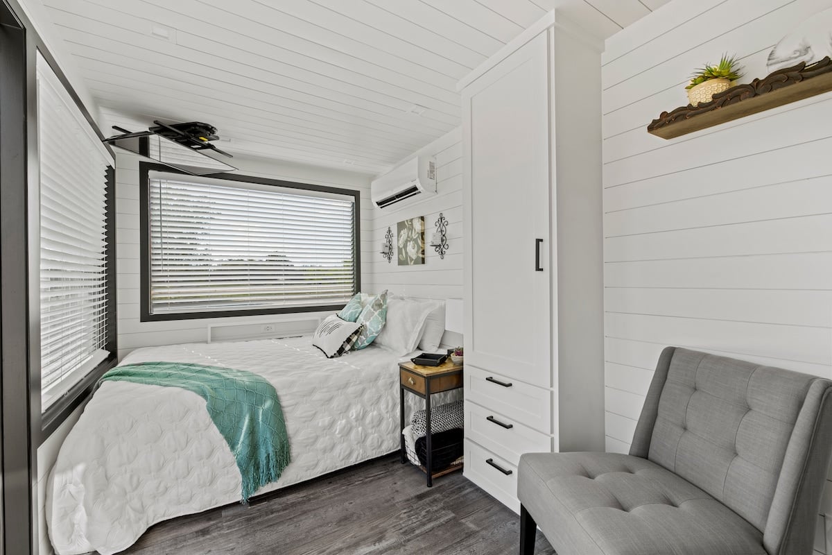 Cozy Container | Rooftop Patio-Wilderness Hideout image 6
