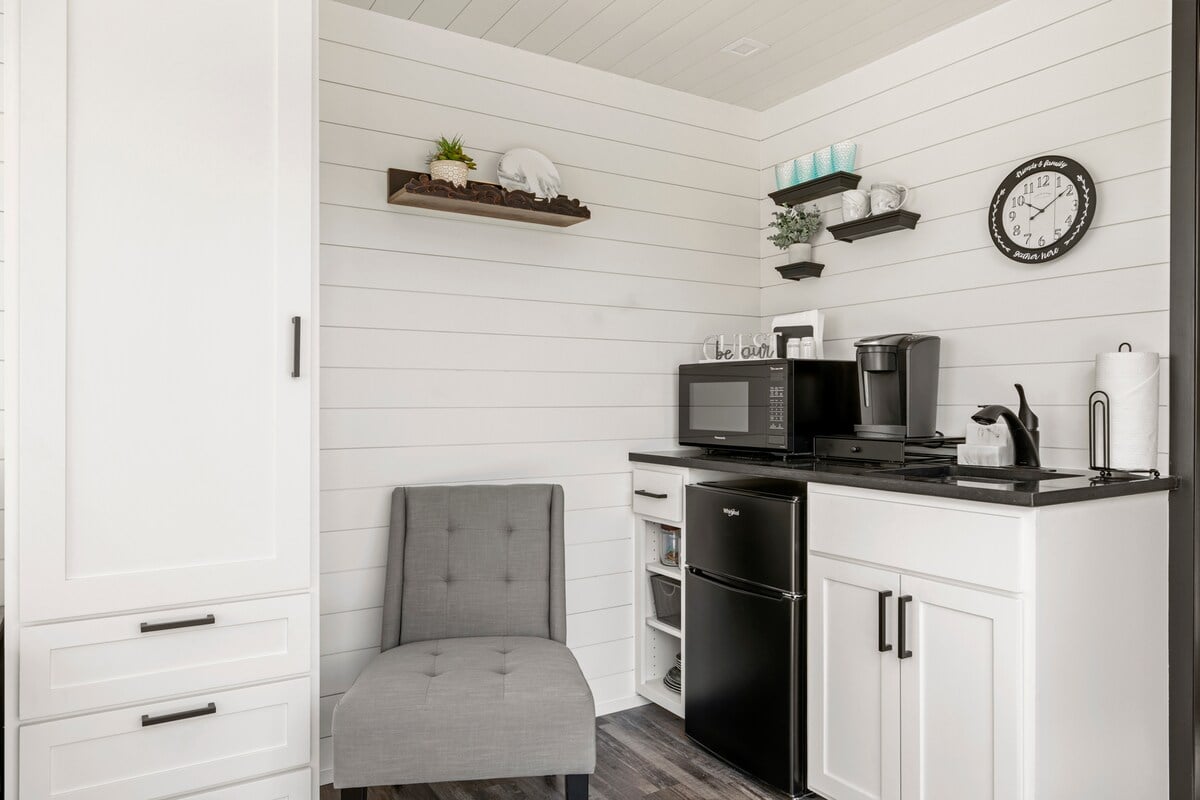 Cozy Container | Rooftop Patio-Wilderness Hideout image 7