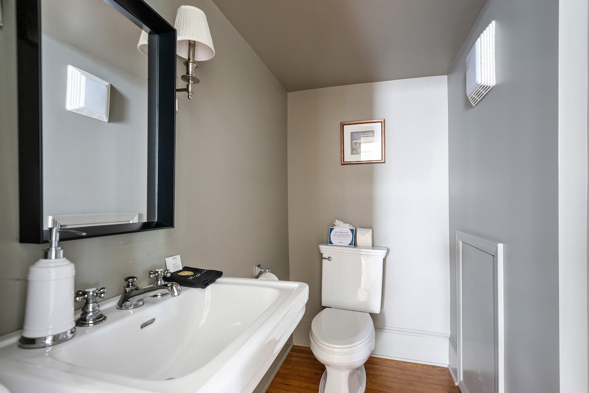 Rutledge Avenue Inn (Suite A) | Downtown Luxury image 21