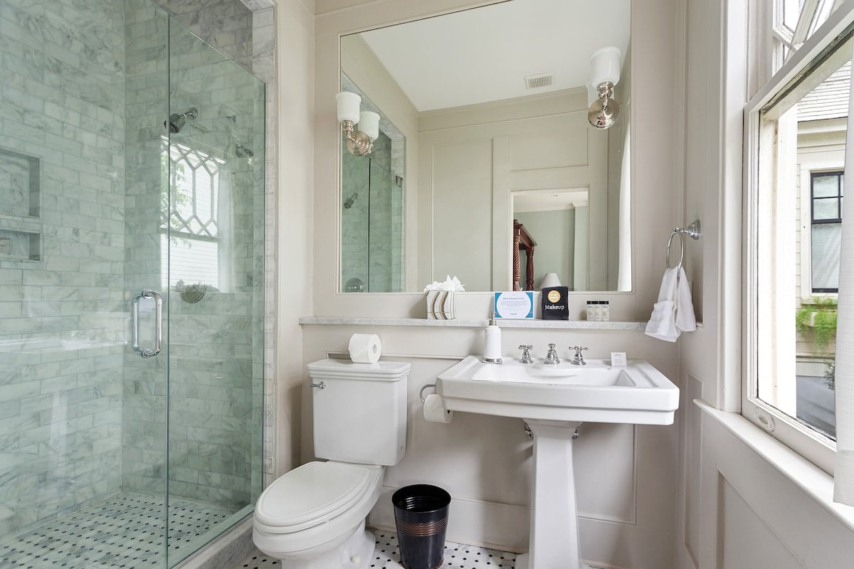 Rutledge Avenue Inn (Suite A) | Downtown Luxury image 22