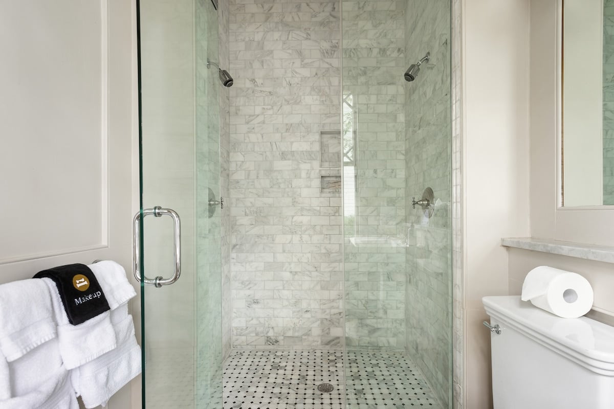 Rutledge Avenue Inn (Suite A) | Downtown Luxury image 27