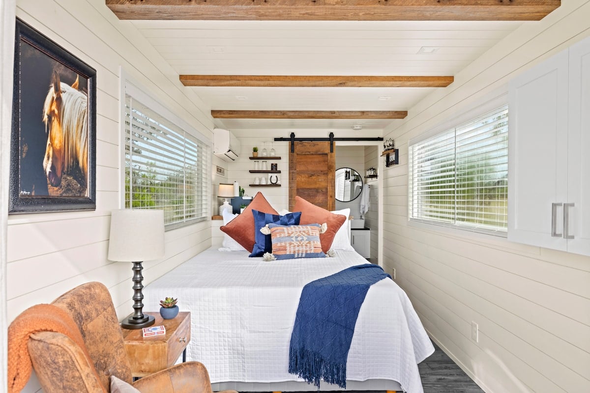 New! The Perry-Chic container home Oasis image 2