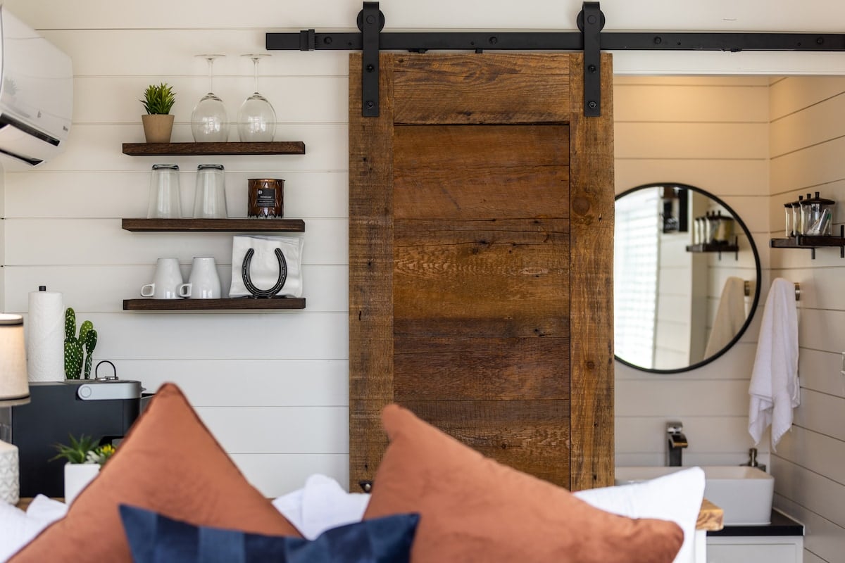 New! The Perry-Chic container home Oasis image 6