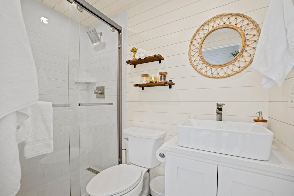 New! The Sunset Luxury Container Home image 5