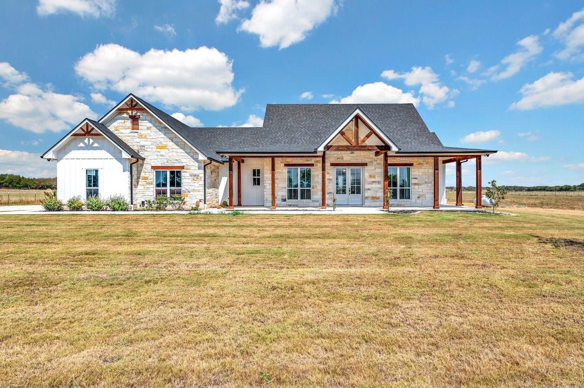 New! Luxury Texas Farmhouse image 1