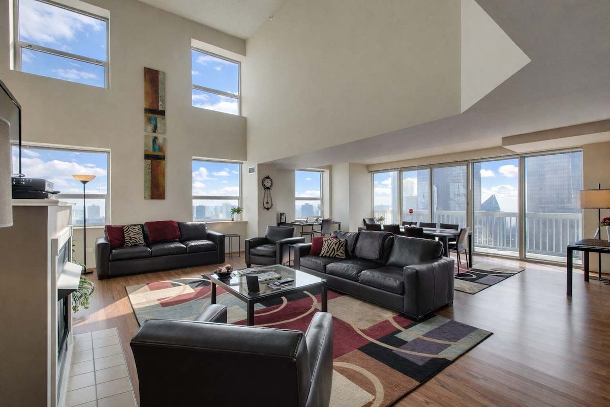 2-Story Penthouse Views, Fireplace, Pool, Gym image 6