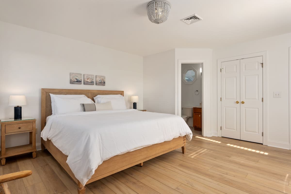 Upper Level King Bedroom with attached Full Bathroom