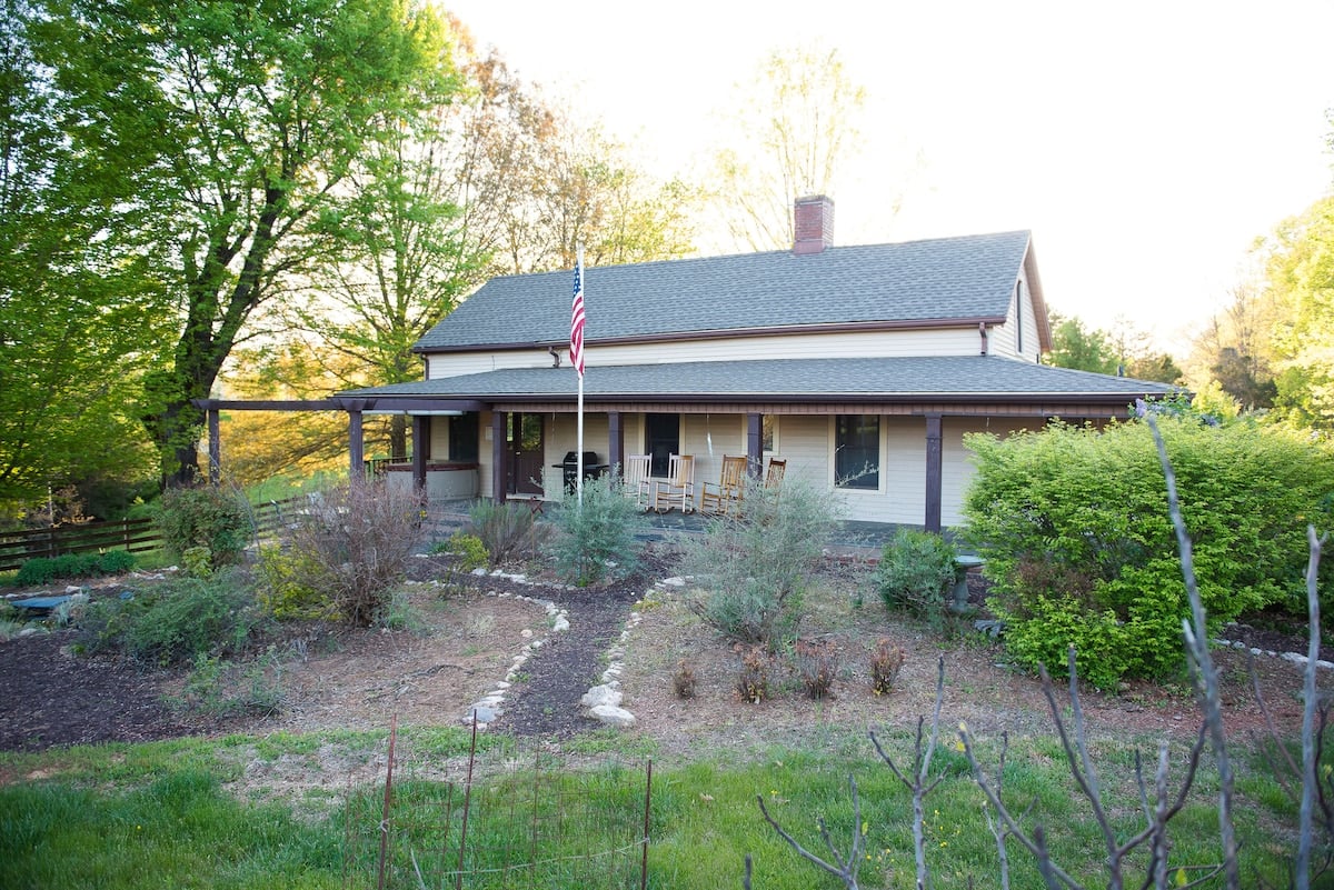 Discover tranquility in Thaxton's countryside in Thaxton, VA