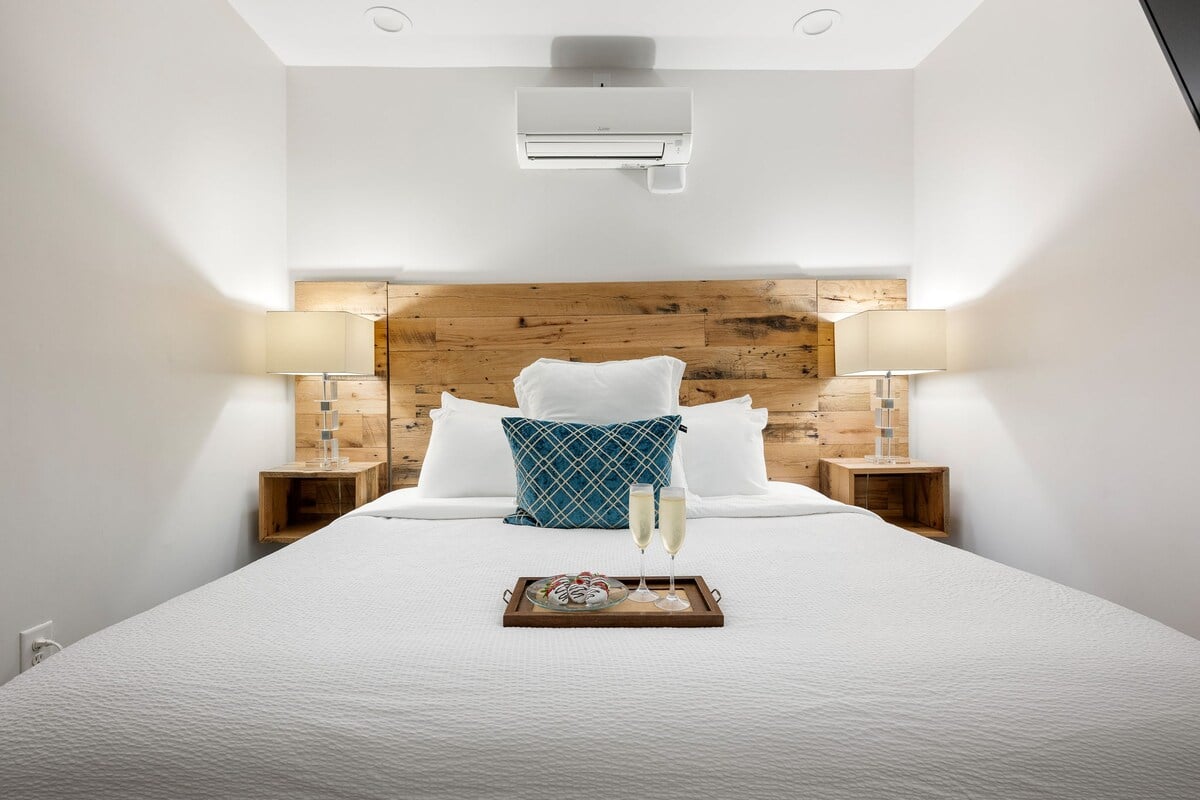 In the Heart of King Street | Folly Suite image 6