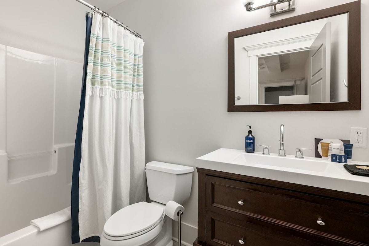 In the Heart of King Street | Folly Suite image 7