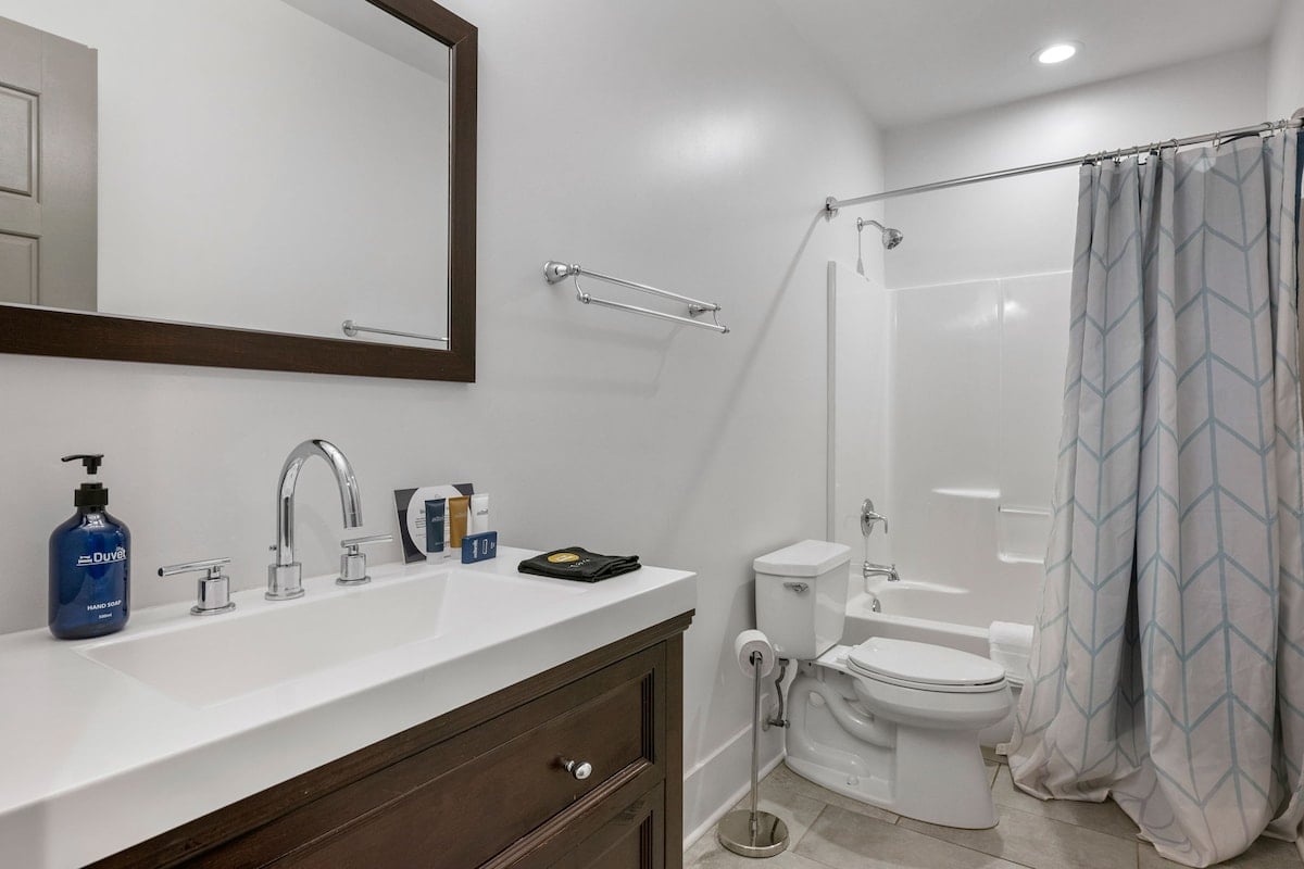 In the Heart of King Street | Hampton Suite image 8