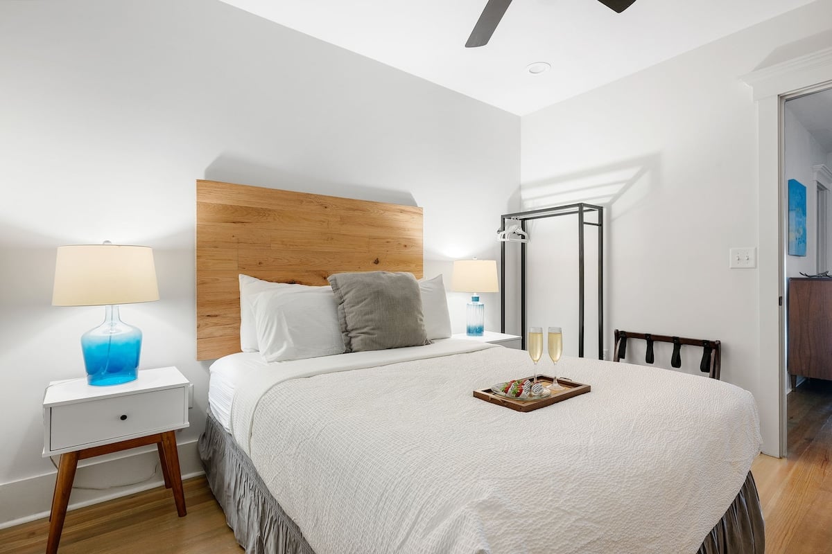 The Trio at 493 - 3 Suites - On King! image 14