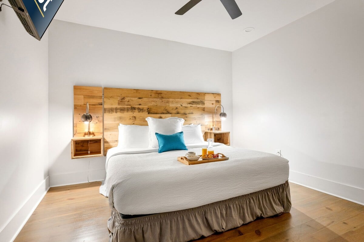 The Trifecta at 493 - 3 Suites - On King! image 25