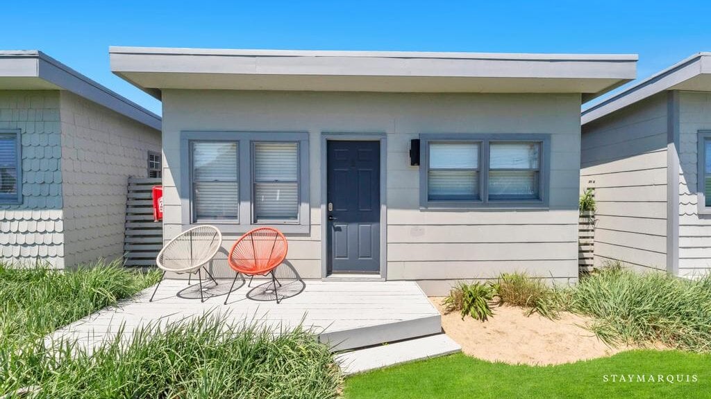 Sun-bleached ease on the quieter side of the Hamptons in Hampton Bays, NY