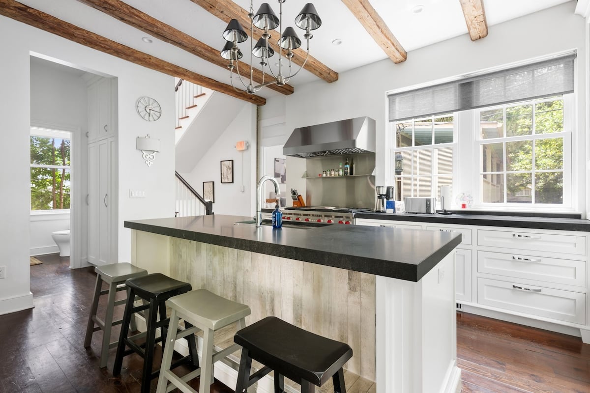 The Daniel Legare Suite In the Heart of Charlesto image 10