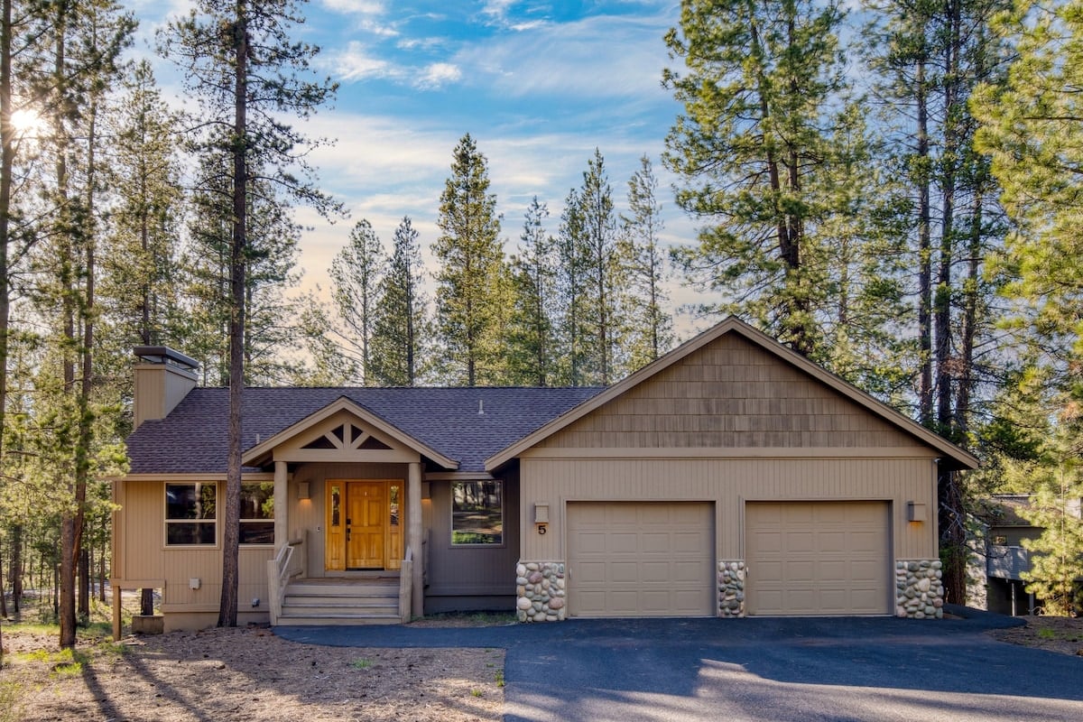 Unleash Adventure in Sunriver’s Stunning Landscape in Sunriver, OR