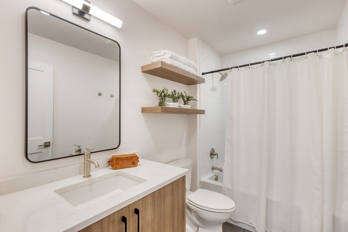 The bathroom features a shower/tub combo.