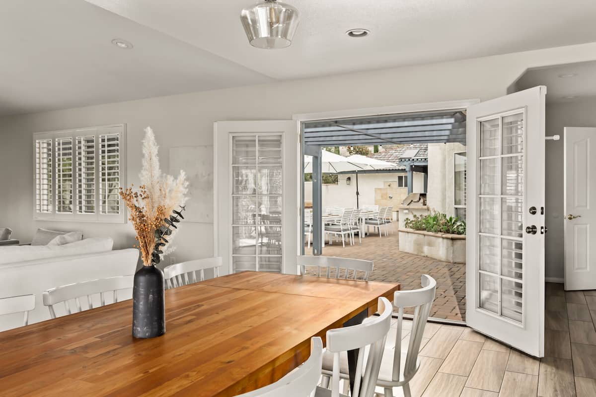 Kitchen dining.