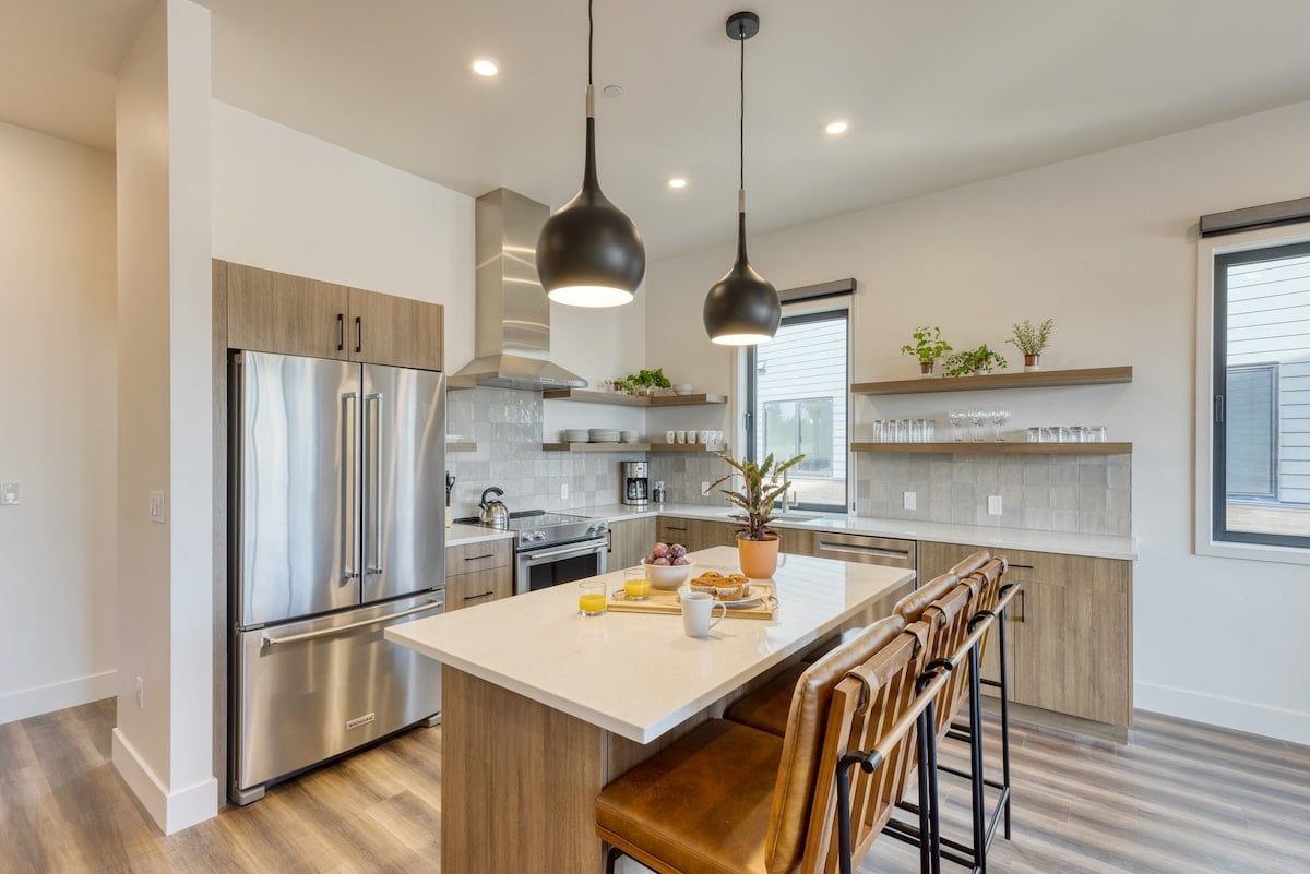 Near Old Bend, Hot Tub | 2 Units - Family | Aerie image 11
