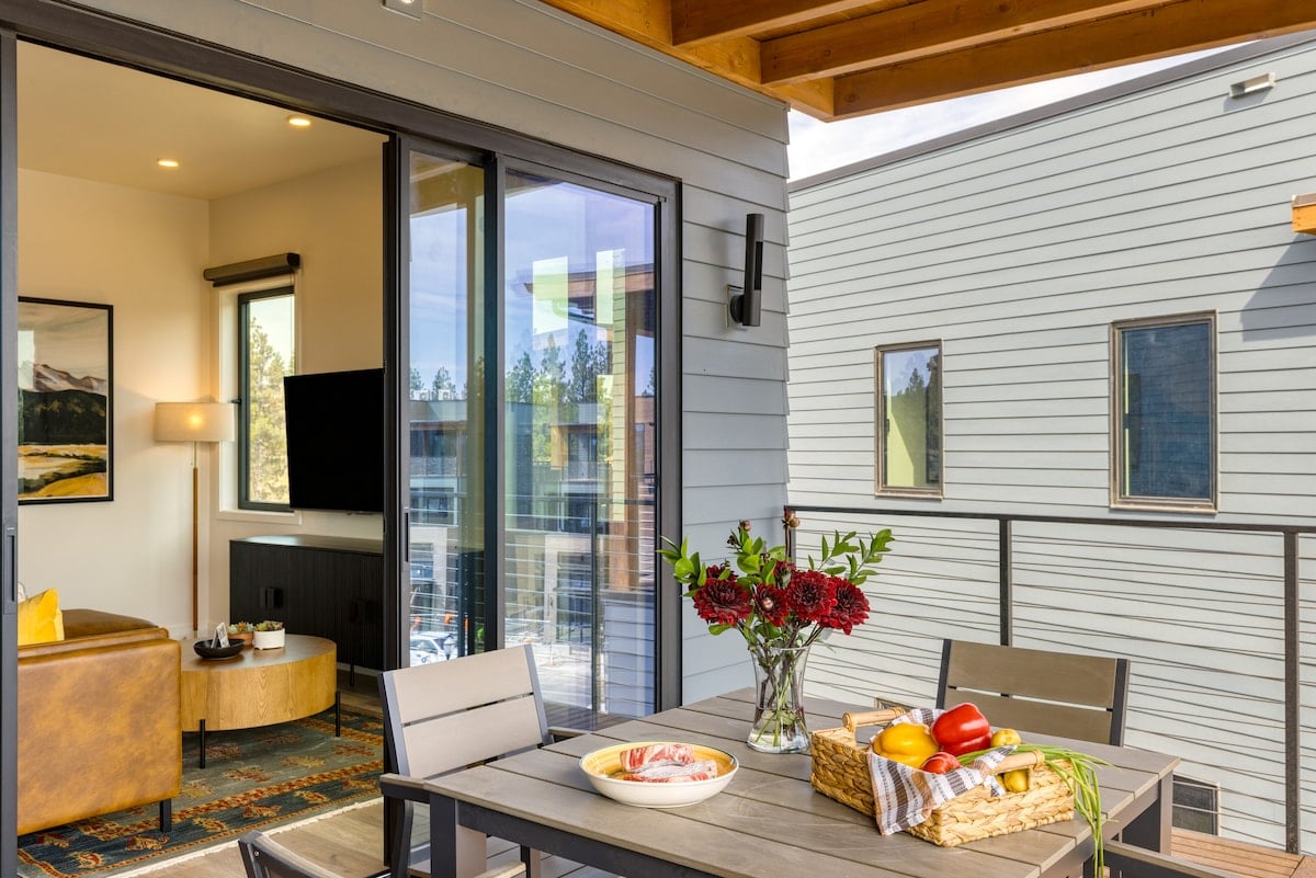 Hot Tub, Mins to Old Bend | 2 Units - King | Aerie image 7