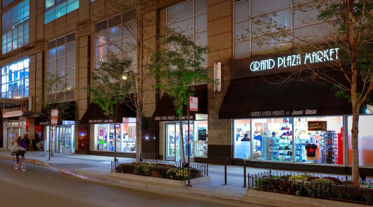 Jewel/Osco grocery store in the building