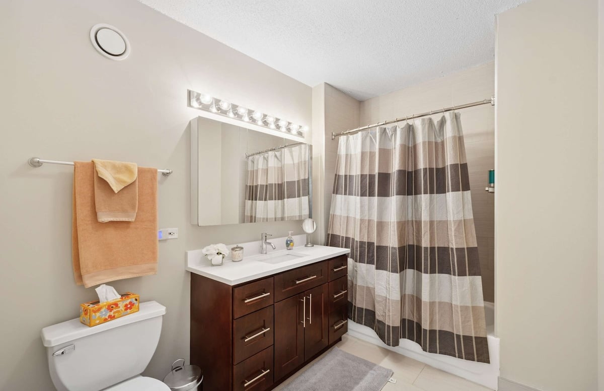 53 Floor MagMile Penthouse Views, Balcony, Pool image 10